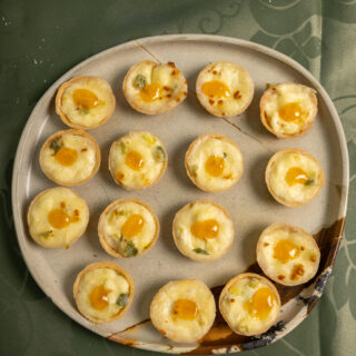 Quiche de Queijo com Alho Porró e Damasco 